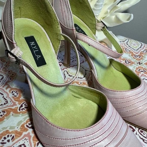 𝗡𝗘𝗪 𝐍.𝐘.𝐋.𝐀 Mary Jane Heels - Picture 7 of 14